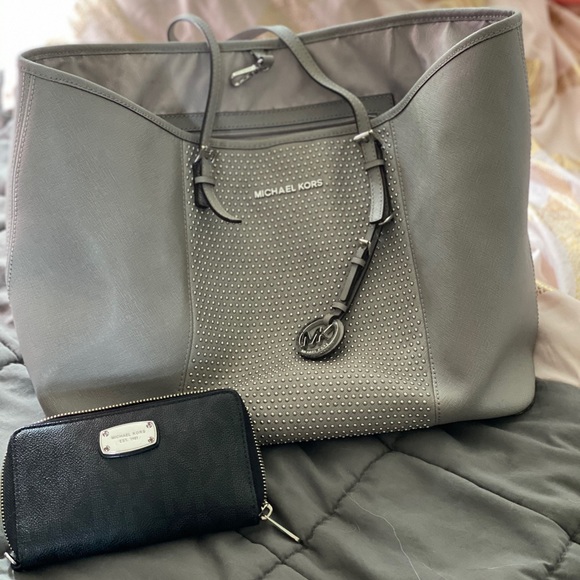 michael kors purse with matching wallet